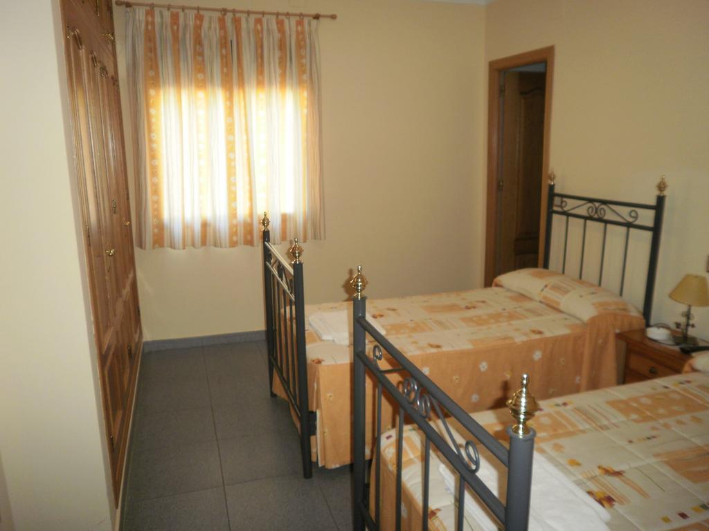 Hostal Miraflor De Las Cadenas Cuacos De Yuste Luaran gambar